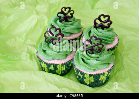 Vanille Cupcakes dekoriert für die irische traditionelle St. Patricks Day Stockfoto