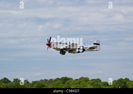 Der glamouröse Gal ein Vintage Welt Krieg 2 P-51 Mustang Vereinigte Staaten Armee Jagdflugzeug bei einer Flugschau Virginia Regionalflughafen Stockfoto