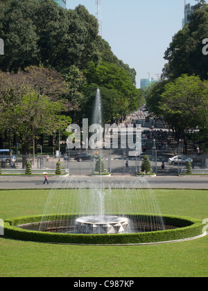 Brunnen vor dem Palast der Wiedervereinigung in Ho-Chi-Minh-Stadt, Vietnam Stockfoto