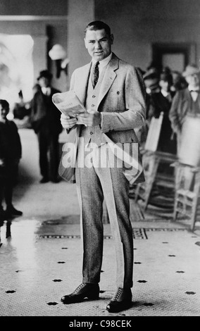 Oldtimer-Foto von Boxer Jack Dempsey (1895 – 1983) – Dempsey, bekannt als „der Manassa Mauler“, war von 1919 bis 1926 Weltmeister im Schwergewicht. Foto ca. 1924. Stockfoto