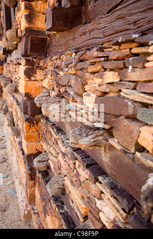 Detail der ursprünglichen Aksumite Architektur der Abuna Aregawi Kirche am Berg Kloster Debre Damo in Äthiopien. Stockfoto