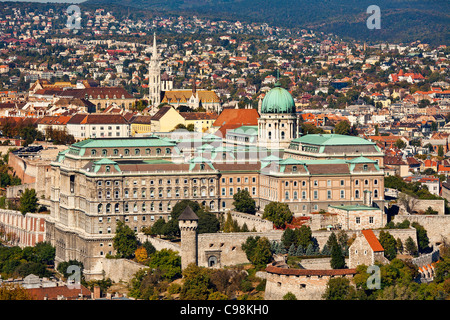 Budapest, der Königspalast und der Matthiaskirche, Blick vom Gellertberg Stockfoto