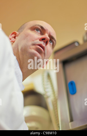 Porträt der Chef Alexandre Bourdas, 2 Sterne Michelin. Restaurant Sa Qua Na 22, pl. Hameln Honfleur (14600) Frankreich TÉL.: + Stockfoto