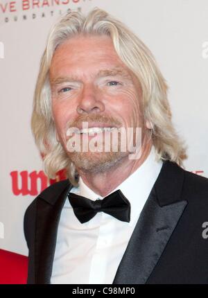 Richard Branson im Ankunftsbereich für 5. jährlichen Rock The Kasbah Spendenaktion unterstützen Virgin Unite und die Eve Branson Foundation, Boulevard 3, Los Angeles, CA 16. November 2011. Foto von: Emiley Schweich/Everett Collection Stockfoto