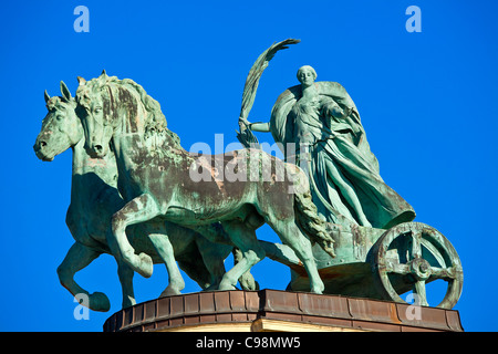 Allegorische Skulptur des Krieges auf Millennium Monument Stockfoto