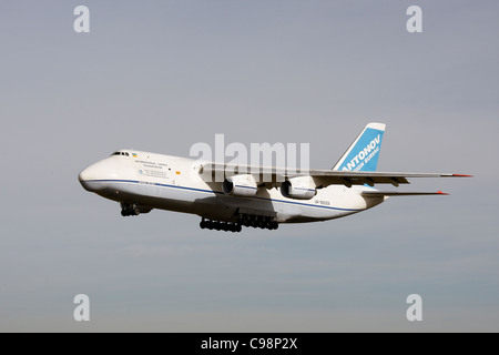 Antonov An-124-100 russischen Frachtflugzeug Stockfoto