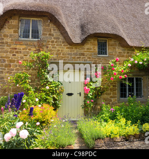 Detail des Thatched Cottage, Cotswolds, Gloucestershire, England Stockfoto