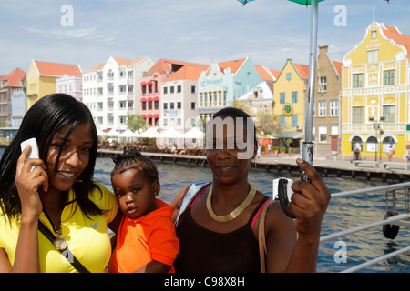 Willemstad Curaçao,Niederländische Lesser-Leeward-Antillen,ABC-Inseln,Punda,Handelskade,Waterfront,St. Sint Anne Bay, Koningin Emmabrug, UNESCO World Herit Stockfoto