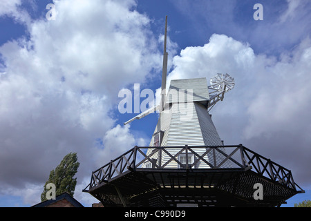 Windmühle im Sommersonnenschein, restauriert, Roggen, East Sussex, England, UK, Vereinigtes Königreich, GB, Großbritannien, britische Inseln, Europa, Stockfoto