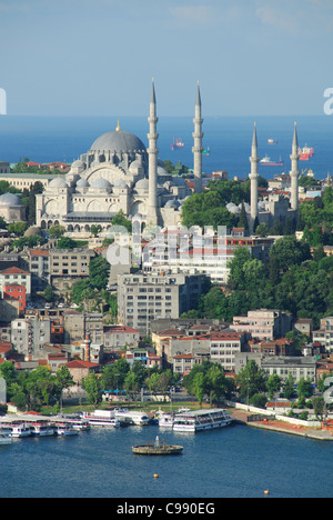 ISTANBUL, TÜRKEI. Ein Blick auf die Süleymaniye-Moschee, die von dem Architekten Mimar Sinan zwischen 1550 und 1557 erbaut. Stockfoto