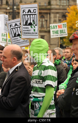 Keltische Anhänger protestieren in Glasgow gegen der SNPs vorgeschlagenen Offensive Verhalten bei Fußball und bedrohlich Communications Stockfoto