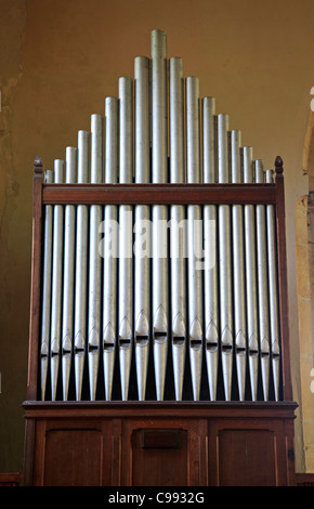 Orgelpfeifen in der Pfarrei Kirche St Mary the Virgin in Elsing, Norfolk, England, Vereinigtes Königreich. Stockfoto