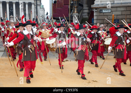 Musketiere marschieren in der Lord Mayor es Show, City of London Stockfoto