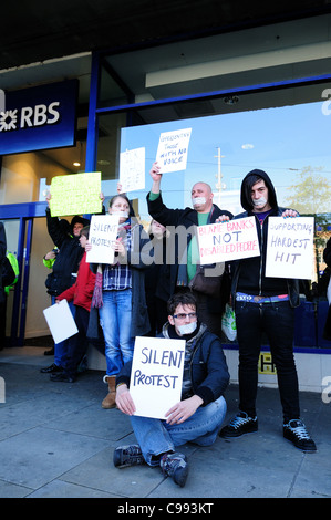 Betroffen Sie am stärksten Protest vor dem RBS Bank Nottingham. Stockfoto