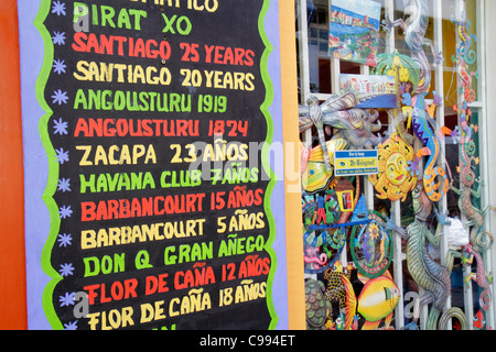 Willemstad Curaçao, Niederländische Lesser-Leeward-Antillen, ABC-Inseln, Punda, Columbusstraat, Souvenirladen, Souvenir, Rummenü, Don Q, Flor de Cana, Barbancourt, liq Stockfoto