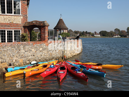 Kanus in Bosham Hafen Chichester, West Sussex Stockfoto