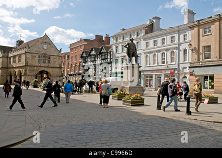 Der Platz und die alte Markthalle, Shrewsbury, Shropshire Stockfoto