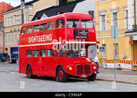 London Transport AEC Routemaster RM626 (NEL 88) am Senatsplatz Helsinki Finnland Stockfoto