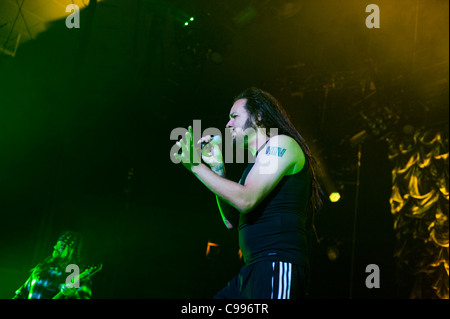 Korn führen auf der Bühne im Portland Memorial Coliseum in Portland, Oregon, USA auf die Musik als A Waffe Tour am 15.03.2011. Stockfoto