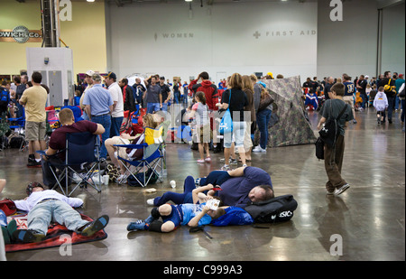 Familien der Wrestler Campen am Boden bei den Tournament of Champions Amateur wrestling Wettbewerb in Columbus, Ohio. Stockfoto