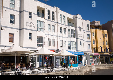 Geschäfte und Cafés auf der Campbell Parade am Bondi Beach. Sydney, New South Wales, Australien Stockfoto