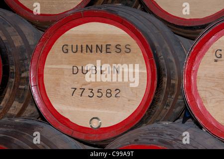 Guinness Bierfässer in der Guinness Brauerei in Dublin, Irland Stockfoto