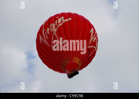 Natives Heißluftballon über Pontefract in West Yorkshire Stockfoto