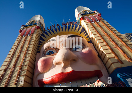 Lächelndes Gesicht Eingang von Luna Park Milsons Zeitpunkt.  Sydney, New South Wales, Australien Stockfoto