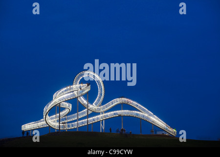 Großskulptur "Tiger & Schildkröte" - Magic Mountain designed by Heike Mutter und Ulrich Genth, Duisburg, Deutschland Stockfoto