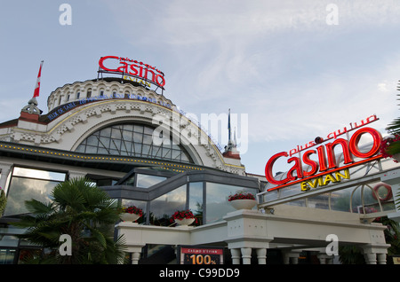 Kasino Évian-Les-Bains, am südlichen Ufer des Genfer Sees. Leuchtreklamen. Eintritt ins Casino. Haute-Savoie Rhône-Alpen Frankreich Stockfoto