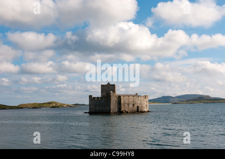 Kisimul Castle in der Bucht bei Castlebay auf der Insel Barra in den äußeren Hebriden Stockfoto