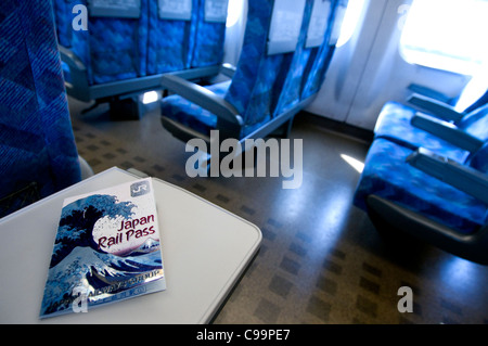 Japan Rail Pass und das Innere von einem Hochgeschwindigkeitszug in Japan Stockfoto