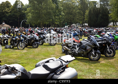 Motorräder geparkt in Mallory Park Racing Circuit, Leicestershire Stockfoto