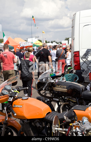 Motorräder geparkt in Mallory Park Racing Circuit, Leicestershire Stockfoto