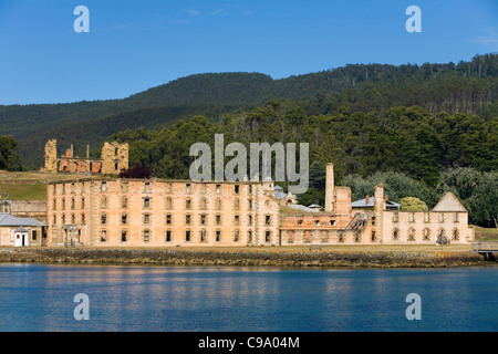 Blick über Mason Cove in die Strafanstalt und Ruinen in Port Arthur, Tasmanien, Australien Stockfoto