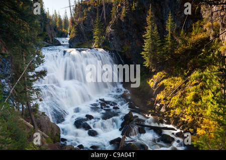 Kepler-Kaskaden sind auf dem Firehole River im Yellowstone National Park.  Sie fallen über 150 Fuß über mehrere Ebenen mit dem weitesten Tropfen über 50 Fuß in der Höhe. Stockfoto