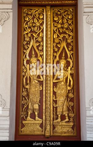 Tor-Maßnahme der Engel. Wat Luang Lumphun, Thailand. Stockfoto