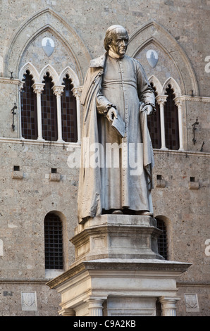 1880 Statue Sallustio Antonio Bandini (1677-1760), Jesuitenpater und Ökonom; von Tito Sarrocchi (1824 - 1900). Siena, Toskana, Italien Stockfoto