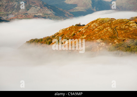 Eine Temperaturinversion mit Tal Nebel über Ambleside im Lake District, Cumbria, UK. Stockfoto