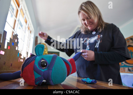 Theater für Leben Akteuren mit Schülern der Grundschule Ithute, Johannesburg. Kinder in der Ausbildung erlernen soziale Fähigkeiten. Stockfoto