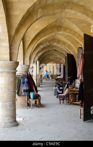 Die Arkade außerhalb der Büyük Han, der große Gasthof in Nord Zypern Nikosia (Lefkosa) Stockfoto