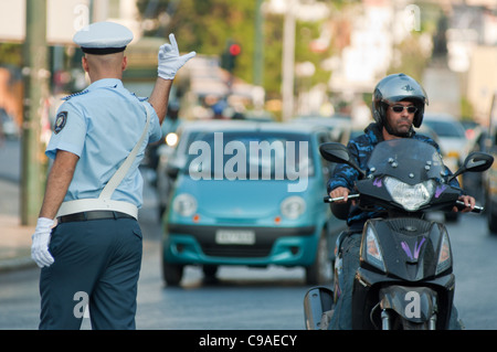 Verkehrspolizist in Piräus, Athen, Griechenland. 2011. Stockfoto