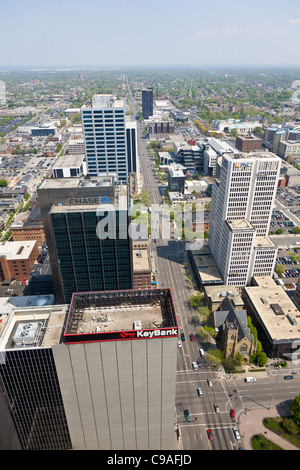 Luftaufnahme der Innenstadt von Columbus, Ohio aussehende Osten auf breiter Straße von James A. Rhodes State Office Building Stockfoto