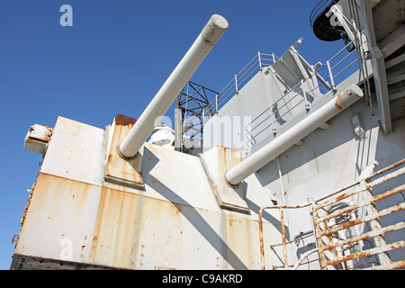 USS Iowa Port Seite 5-Zoll-Geschütz Batterien. Stockfoto