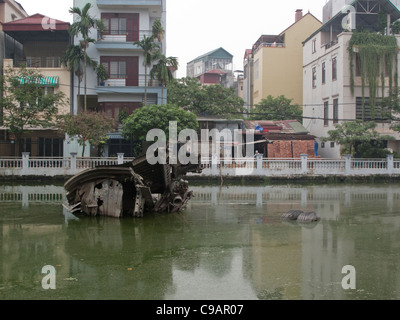 B52-Bomber-Wrack im Huu Tiep See, Hanoi, Vietnam Stockfoto