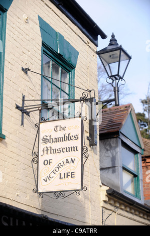 Das Zeichen außerhalb der Shambles viktorianischen Ortschaft im Newent, Gloucestershire - ein Museum Victoriana Stockfoto