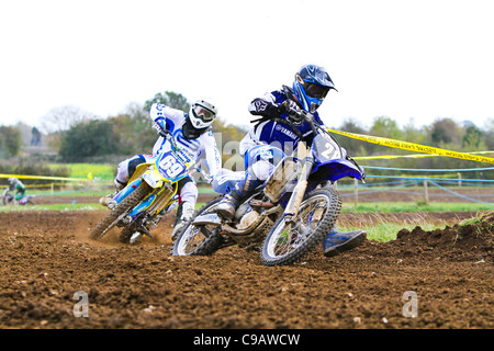 Motocross-Fahrer bei einer Amateur Motor Cycle Association (AMCA) Veranstaltung, Grittenham UK Stockfoto