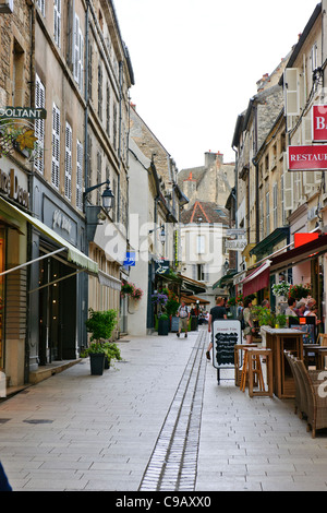 Beaune befindet sich im Herzen der Weinstraße (auch bekannt als Burgund "Champs Elysées"), neben zahlreichen Dörfern. Frankreich Stockfoto