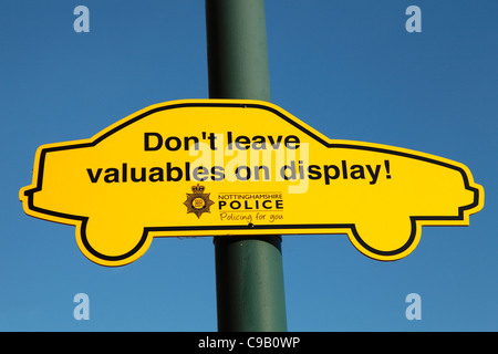 Nottinghamshire Polizei Auto Kriminalität Warnzeichen auf einer Straße in Nottingham, England, Vereinigtes Königreich Stockfoto