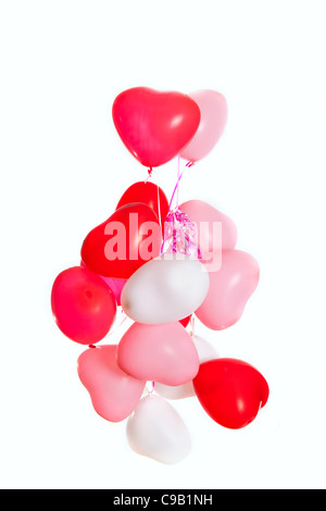 Gruppe von herzförmige Luftballons isoliert auf weißem Hintergrund Stockfoto